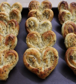 COURGETTE, CHEDDAR AND BASIL HEART BUNS RECIPE